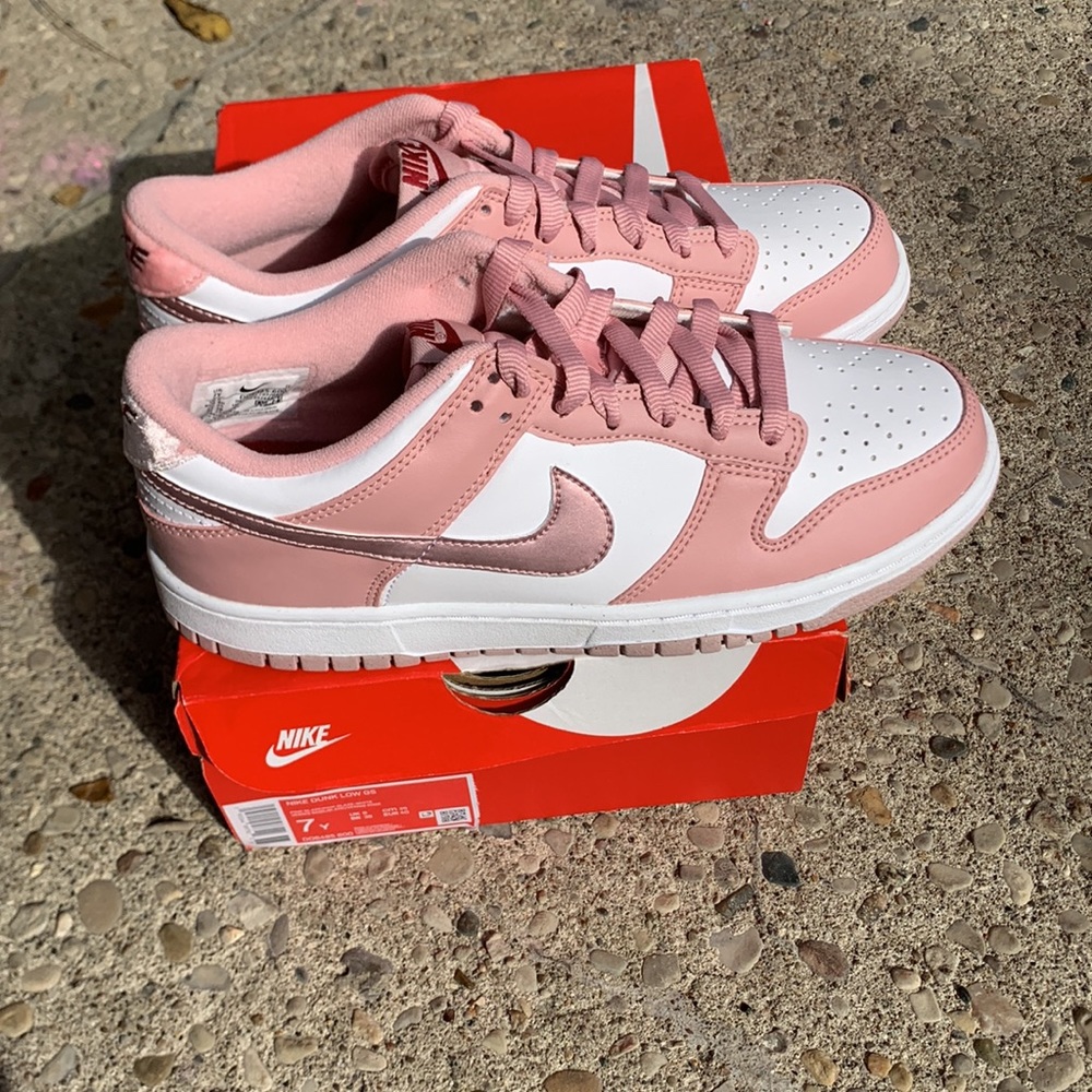 NEW Nike Dunk Low Pink Velvet Size 7Y /8.5 Women Pink Glaze - Picture 7 of 16